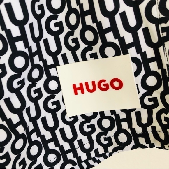 NWT LOGO-PRINT QUICK-DRYING SWIM SHORTS WITH BRANDED LABEL - Picture 5 of 10